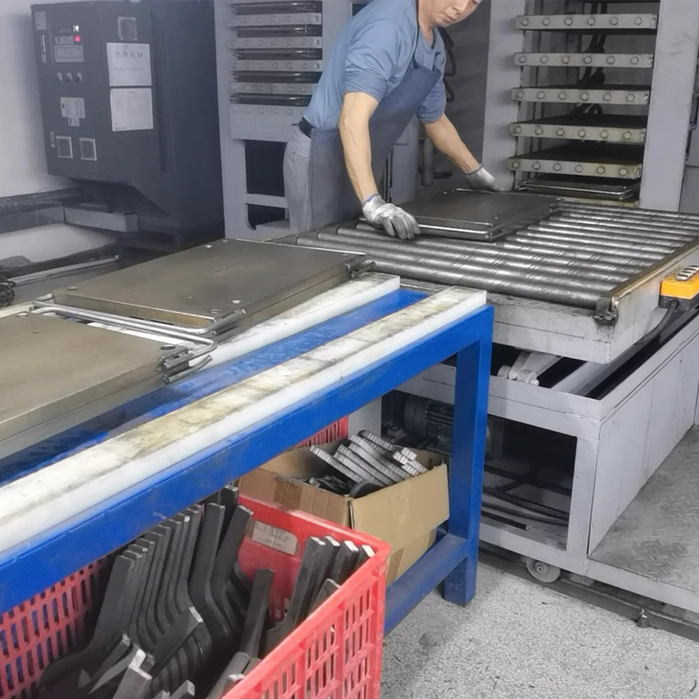 Pickleball-Paddle-Manufacturer-Thermoformed-Paddle-workshop-1