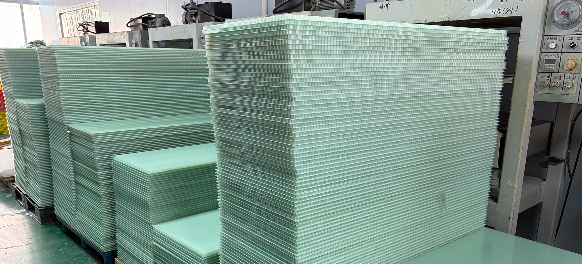 A high-volume production batch of composite fiberglass pickleball paddles, showcasing our large-scale manufacturing capacity for durable and cost-effective professional gear.