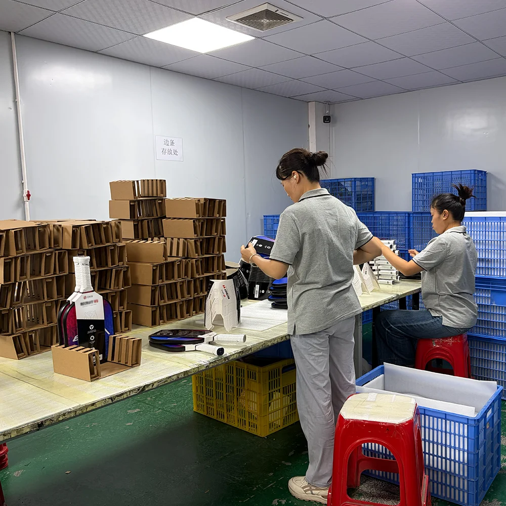 Professional OEM workflow for pickleball paddles, showing the process from design and sampling to mass production and multi-stage QC-1